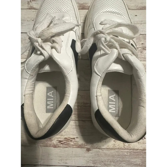 MIA Krew Perforated White Sneakers Leather Women's Size 8.5 Lace Up Tennis Shoes - Picture 9 of 11